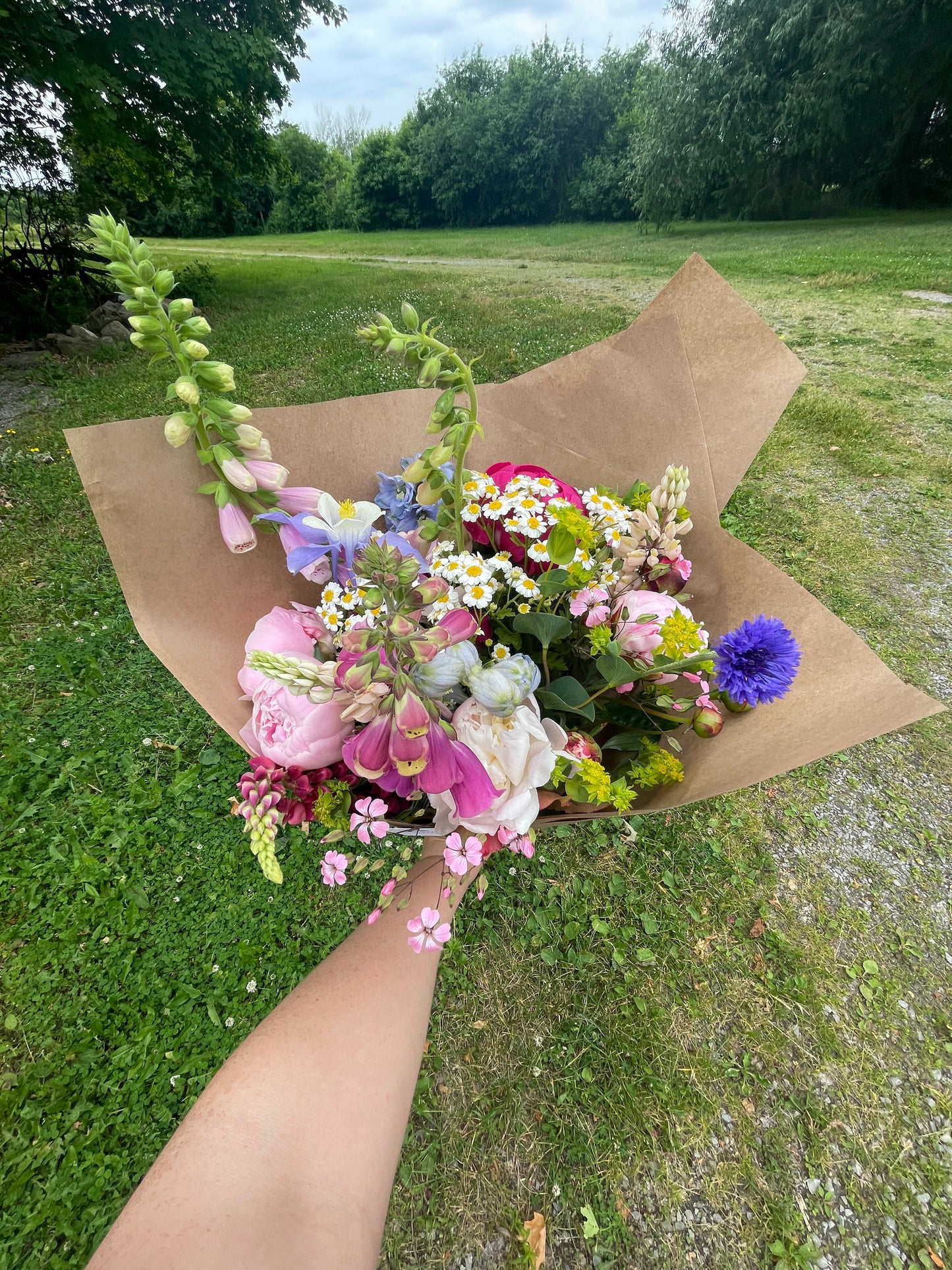 Large Hand-Tied Bouquet
